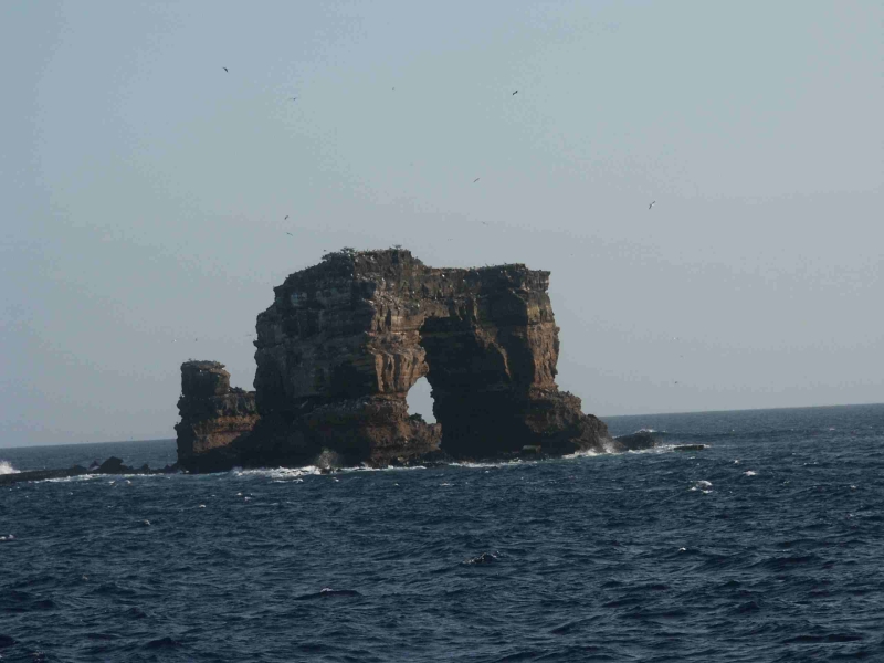 Galapagos - Bild 2 von 36 - Arch by day (160094 Byte)